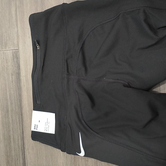 NWT Nike Fast Leggings - Picture 4 of 4